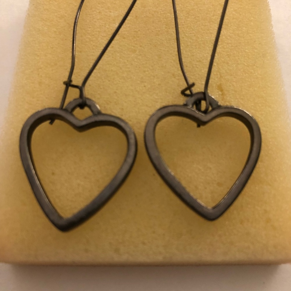 ✨Bundle me✨Dangling Heart🖤Earrings